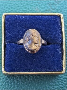 🏛️ Vintage 14k Yellow Gold Tiger’s Eye Cameo Ring ✨